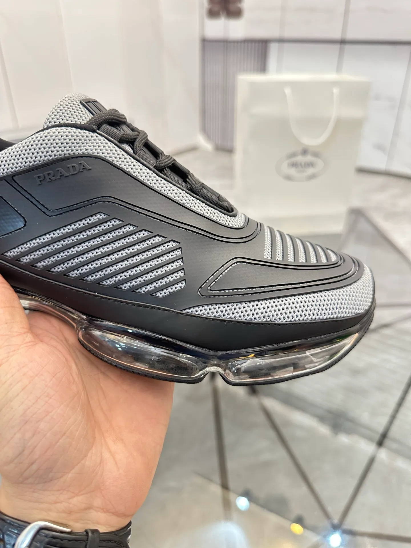 Men's shoes for sale 💰: 💰P660¥ High-end top quality Product trademark: Prada *"Prada*" low-top casual shoes Regular size: 38-45 (can be customized to 46) Product materials: Upper imported from the counter original material, breathable lining, cowhide foot pads, original air cushion outsole. No.: 001